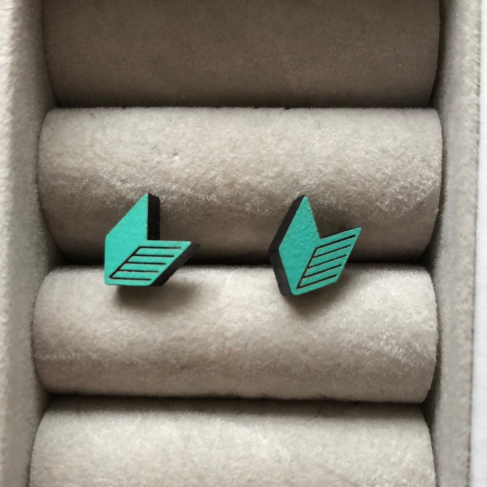 ❤️3/$29 🔰Wood chevron studs